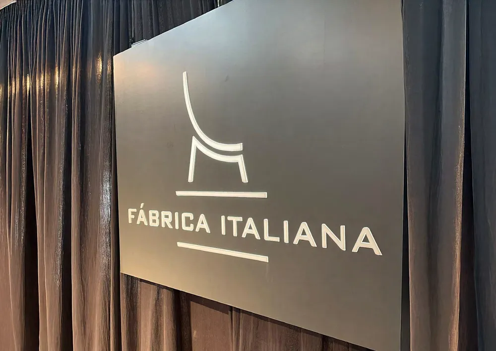 Logo 3D corporativo fabricado en materiales premium para evento en Montevideo