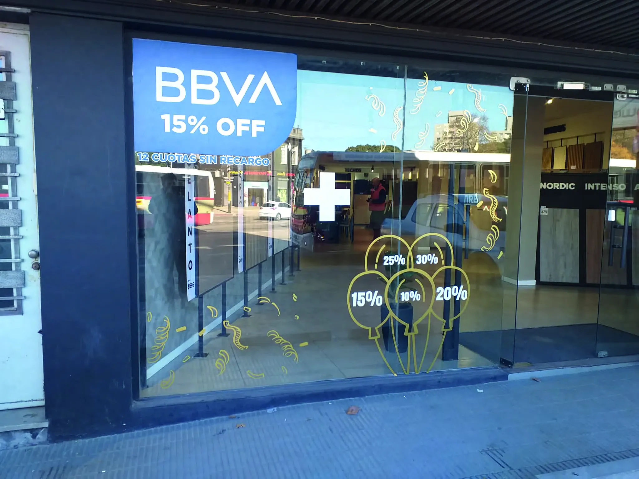 Vinilos para eventos en Montevideo - ROAR